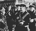 Встреча патрулей двух поколений на улицах Ленинграда