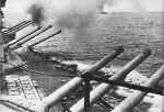Линейный корабль «Севастополь» ведёт огонь из орудий главного калибра по укреплениям фашистов в районе Судака