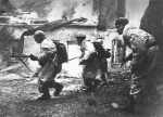 Воины Ленинградского фронта ведут бой в Гатчине